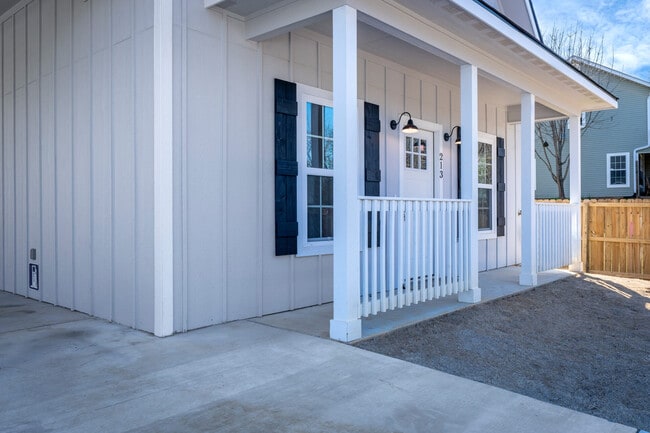 Photo - 213 Lomond Ave