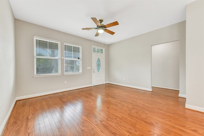 Photo - 4418 N Live Oaks Cir