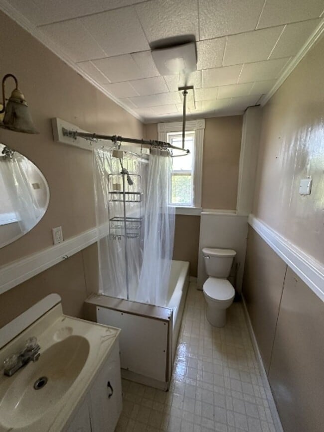 Building Photo - 440 Main St