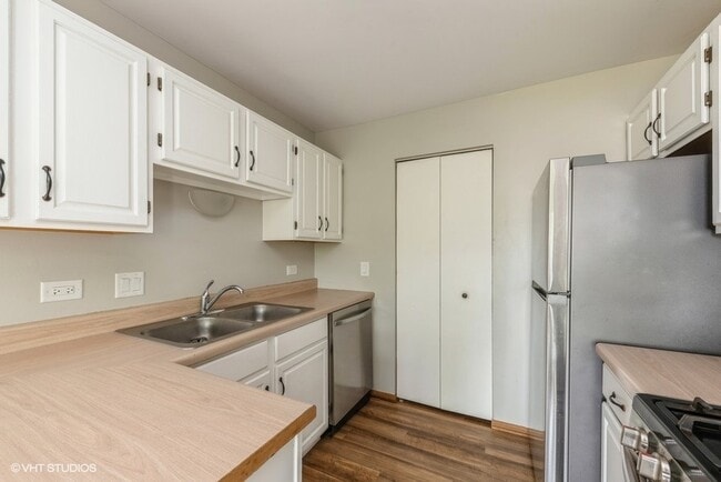 Photo - 302 Newport Ln