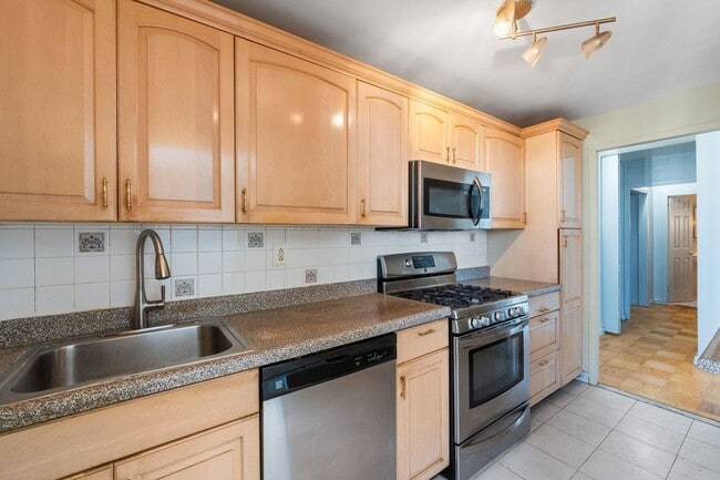 Building Photo - 6040 JFK Blvd E Unit 33L-33L Rental