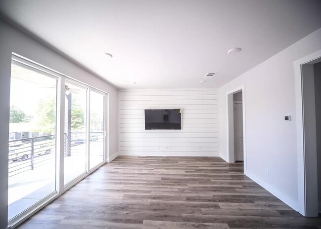 Photo - 2340 Benbrook Dr