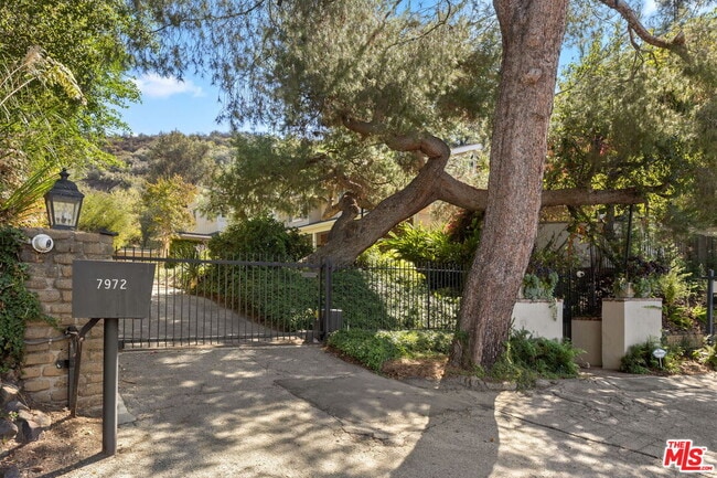 Building Photo - 7972 Mulholland Dr