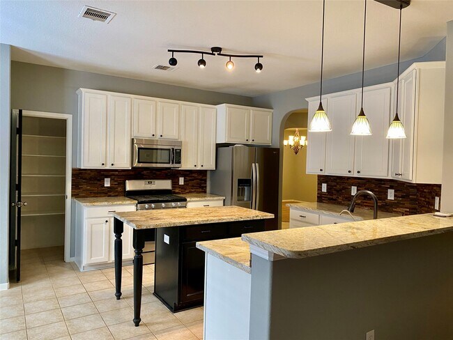 Photo - 2827 Mustang Hill Ln