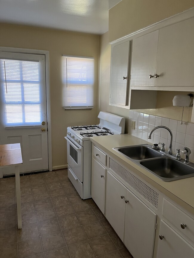 Photo - 1143 S Cassingham Rd Apartamentos Unidad B