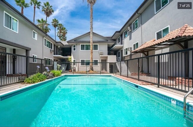 Photo - 5060 Hazeltine Ave Unit 9