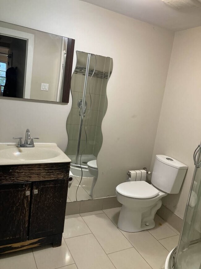 Photo - 466 Nelson St