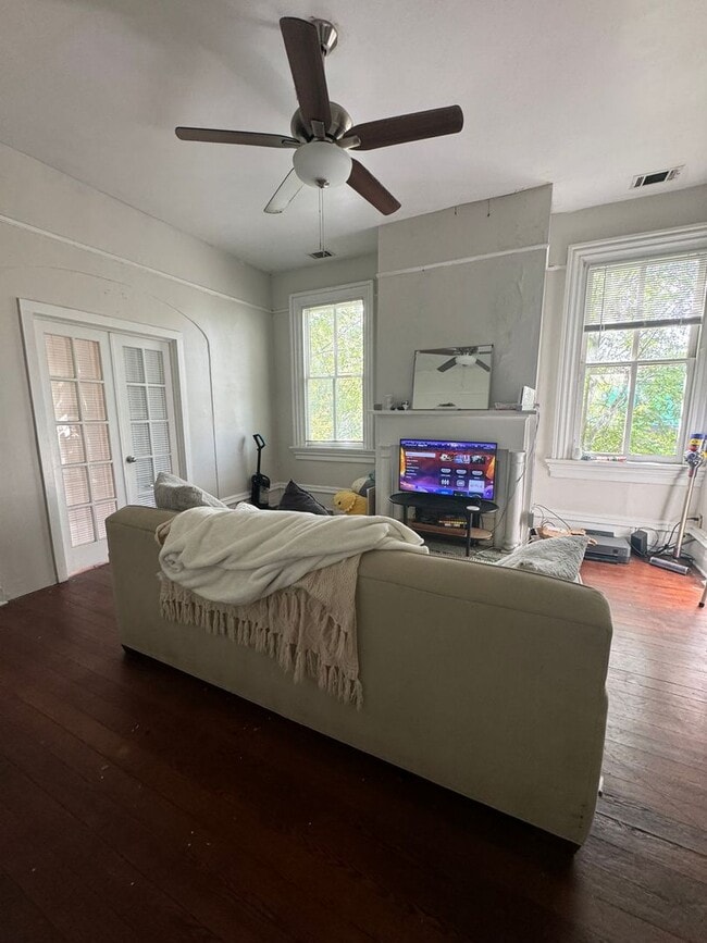 Photo - Large Three Bedroom Apartment - Downtown Unidad B