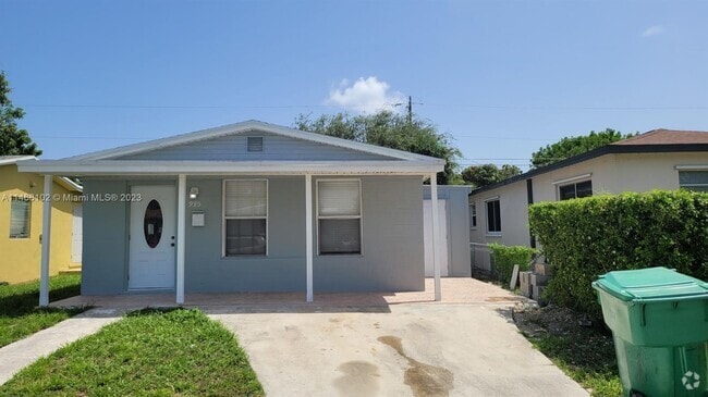 Building Photo - 935 W 5th St Rental