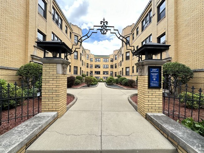 Building Photo - 2320.5 N Rockwell St Rental