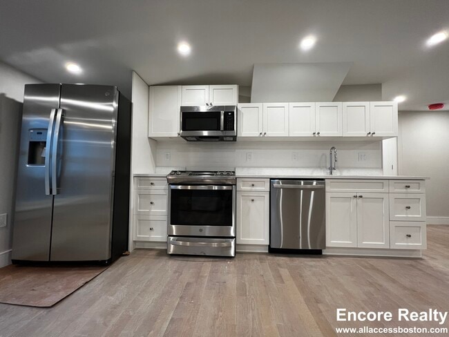 Building Photo - 13 Greylock Rd Unit 4