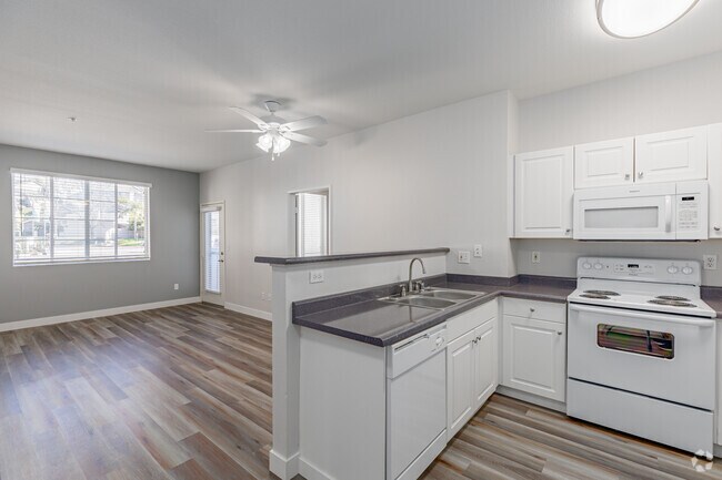 2BR, 2BA - 866SF