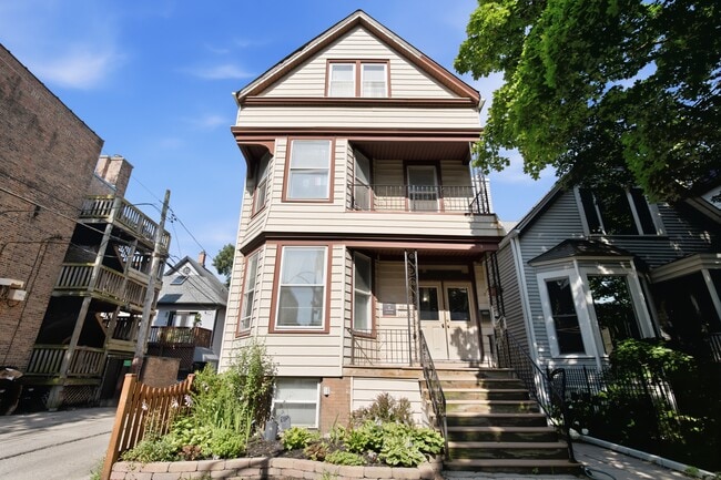 Building Photo - 3814 N Marshfield Ave Unit 1
