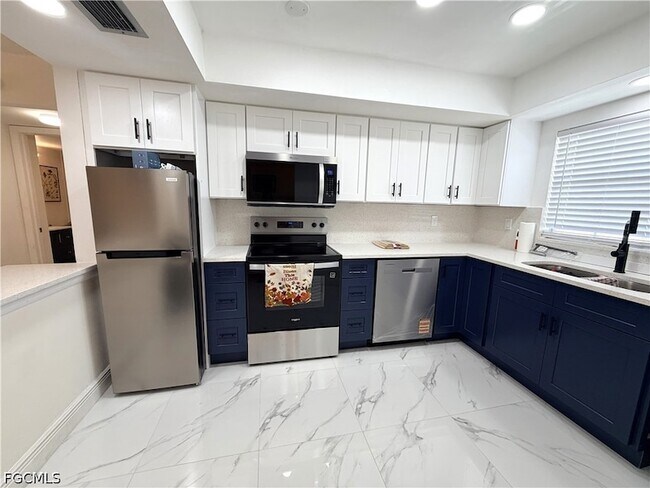 7050 Nantucket Cir Unit 6