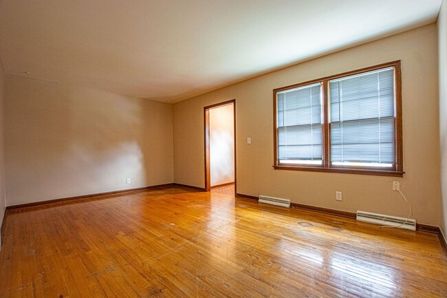 2 Bedroom / 1 Bath Duplex off 36th and New... - 2 Bedroom / 1 Bath Duplex off 36th and New... House