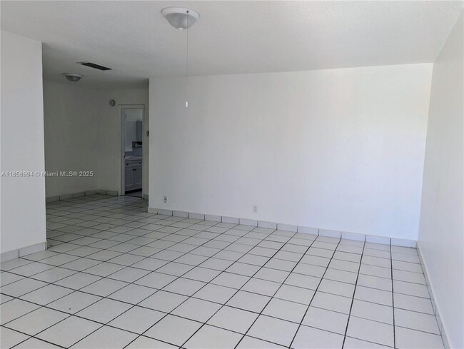 Building Photo - 1830 Sheridan St Unit 114 Rental