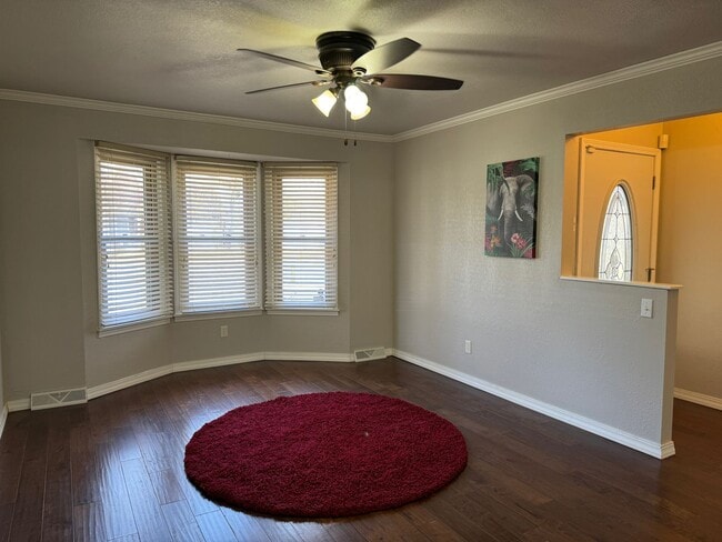 Photo - Gorgeous 3 bedroom, 2 bath home in a great Springfield neighborhood!