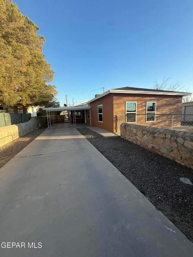 Photo - 218 Easter Way