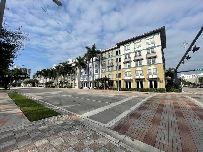 Photo - 533 NE 3rd Ave Unidad 316 Rental