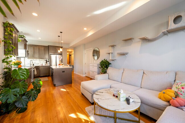 Photo - 2056 N Damen Ave Unit 2