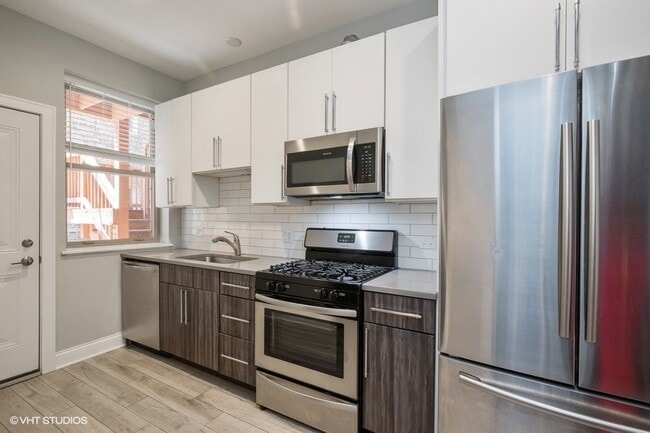 Photo - 637 E 49th St Unit 3