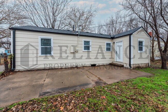 Photo - 2222 S Laura St