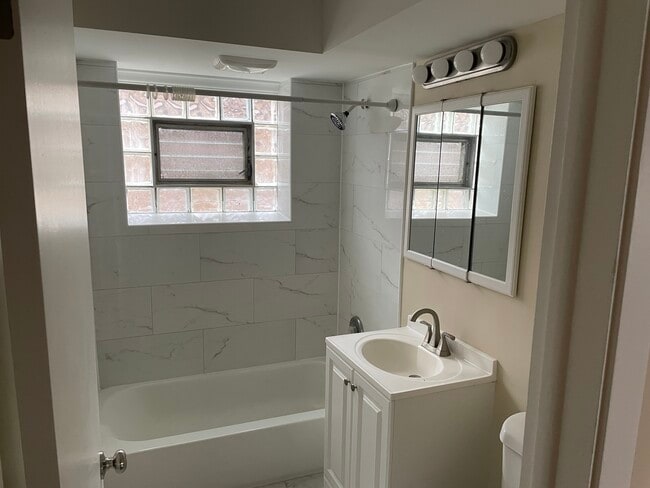 Photo - 1511 E Roosevelt Rd