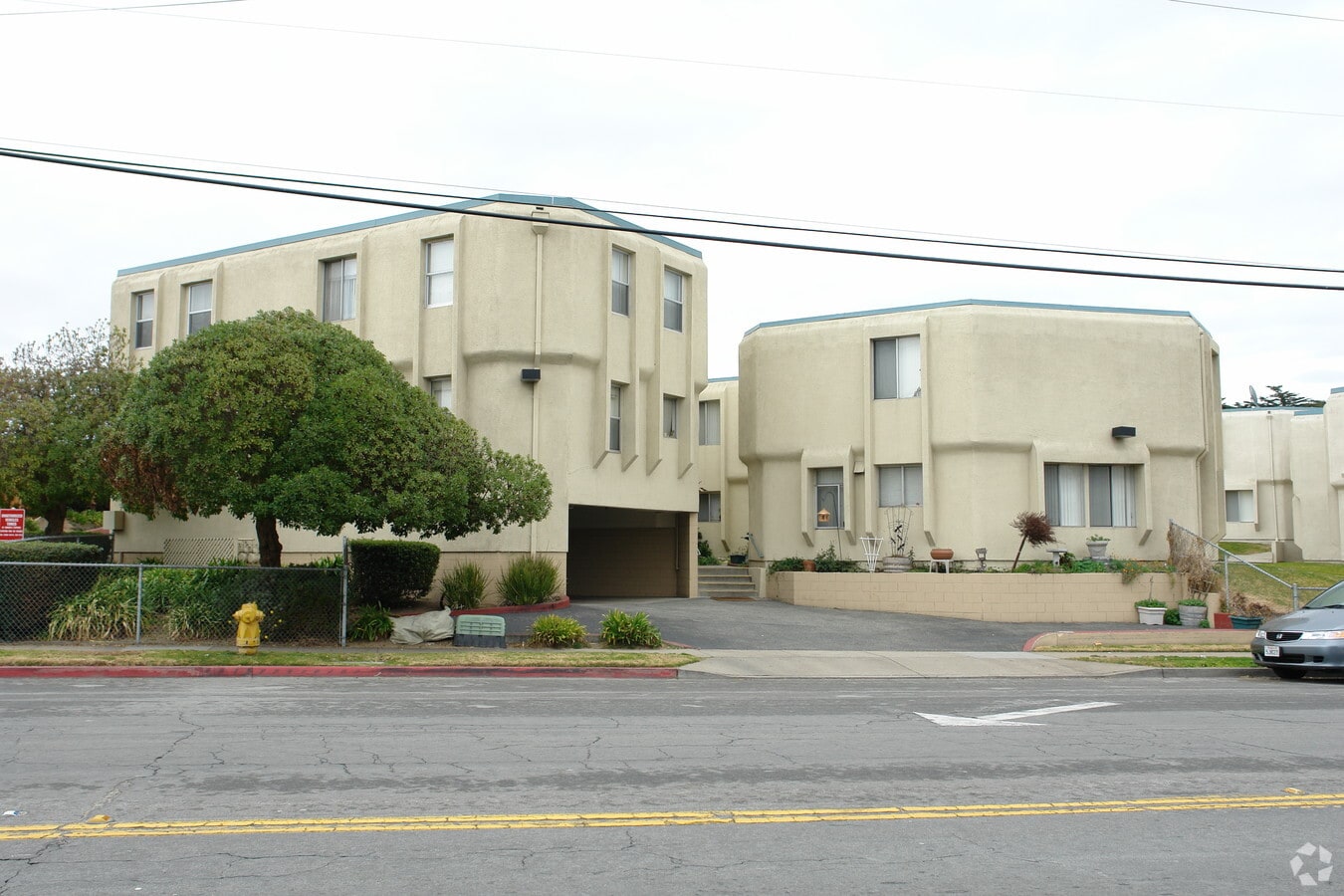 Photo - Charles Apartments