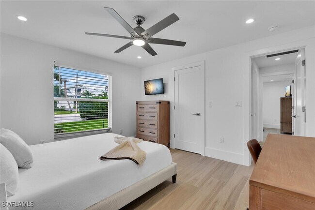 Photo - 420 Harbour Dr