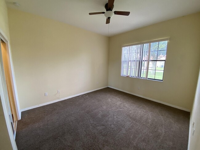 Photo - 404 Cinnamon Dr