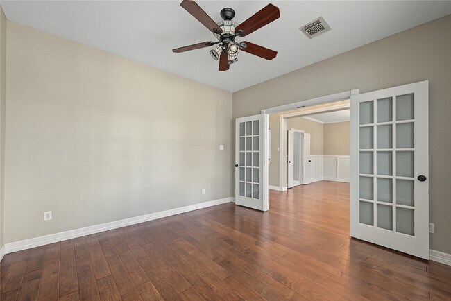 2422 Lansing Cir