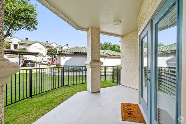 2BR, 2BA - 1,137SF - Patio