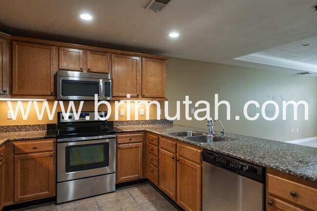 Photo - 3075 E Kennedy Dr