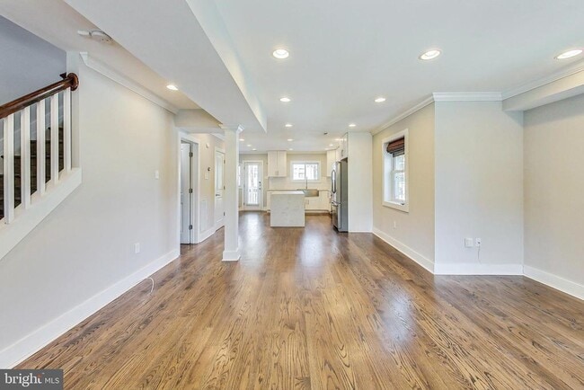 Photo - 1330 Staples St NE