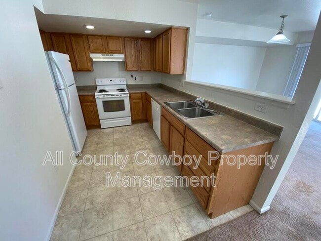 Photo - 710 W 2nd Ave
