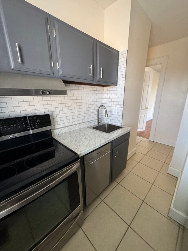 Building Photo - 616 SE 3rd St