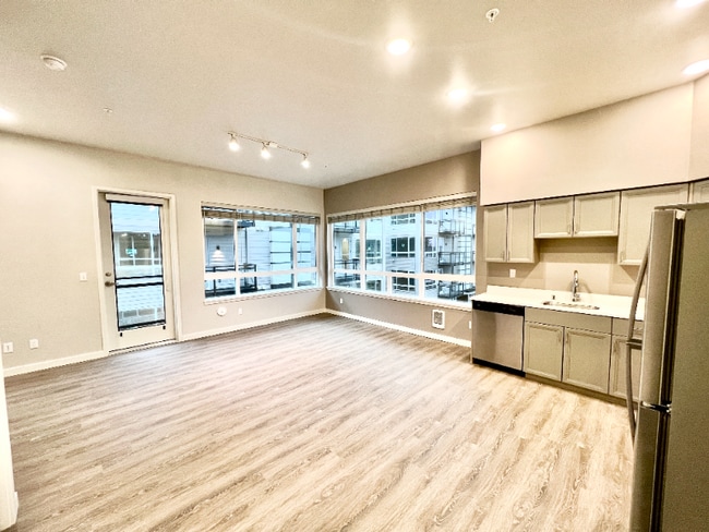 Photo - 2330 Yakima Ct Unit D402