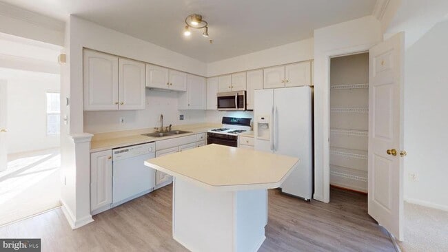 Building Photo - 26071 Ridge Manor Dr