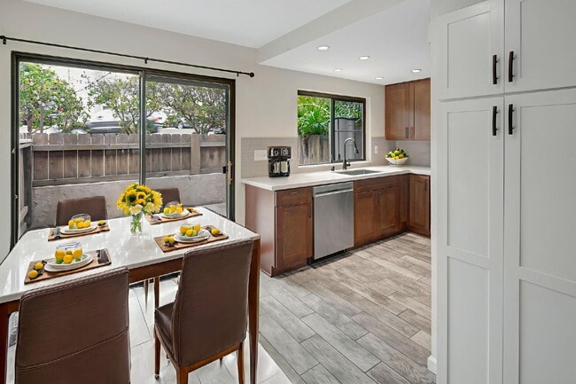 Photo - Stunning Bay Ho Townhome with Resort-Style... Unit G