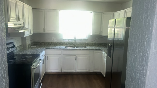 Photo - 3004 Ave Q
