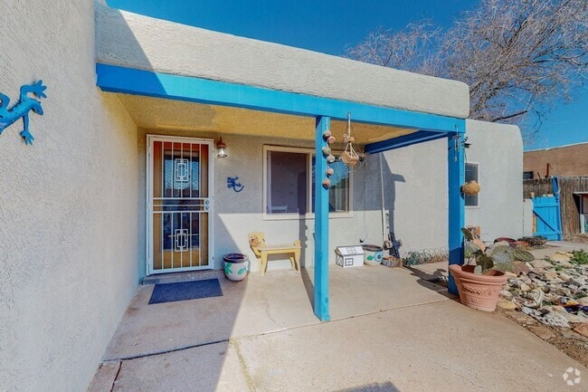 Building Photo - Charming NE Heights 3 Bedroom 2 Bath Rental