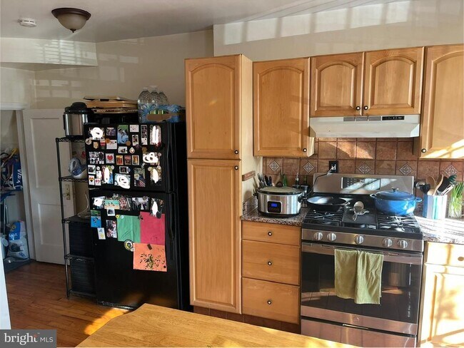 Photo - 717 Kearny St NE