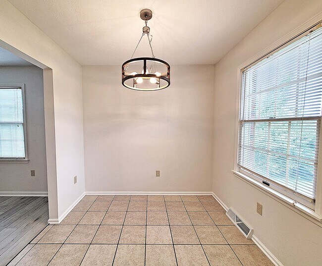 330 Jones Ln