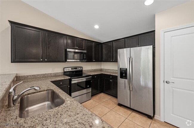 Building Photo - 153 SE 12th Terrace Rental