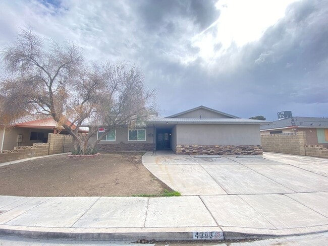 Building Photo - Charming 4 Bedroom, 3 Bath, Single-Story H... Rental