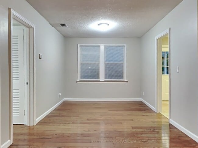 Photo - 2896 Capper Rd