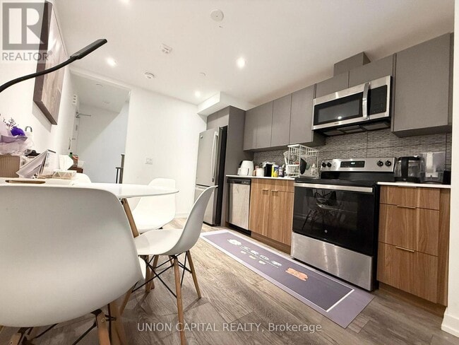 Photo - 3079 Pharmacy Ave