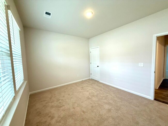 Photo - 9093 Malahide Ln