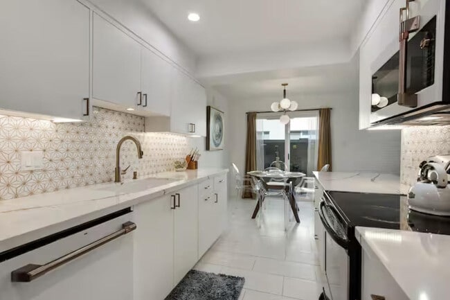 Photo - 4917 N 73rd St Unidad Apt 15