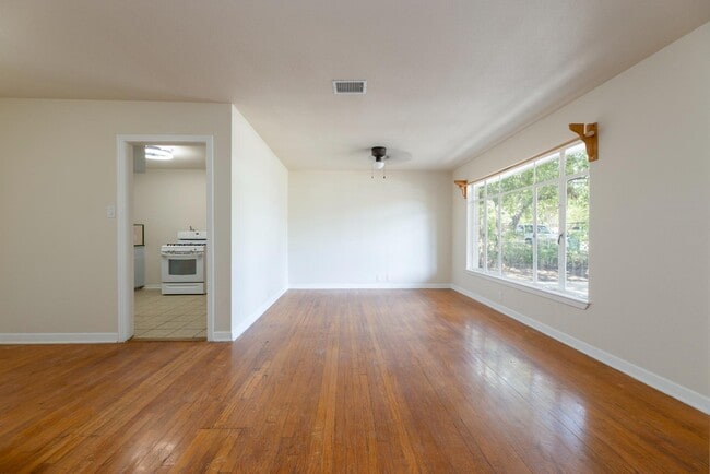 Photo - 222 Dryden Dr